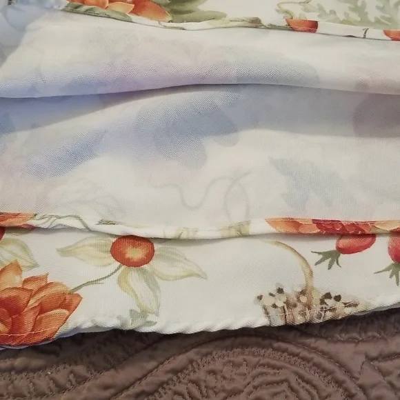 Round repellent tablecloth - Picture 2 of 4